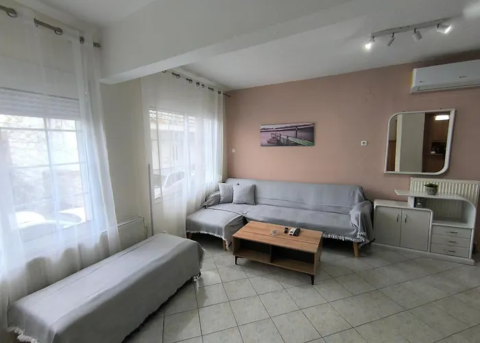 Cozy One With Hydromassage Tub And Terrace Near Center Kavala