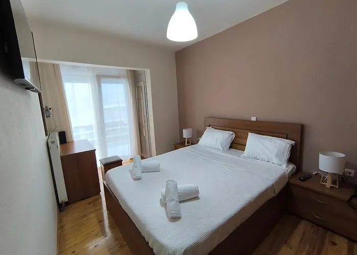 Cozy One With Hydromassage Tub And Terrace Near Center