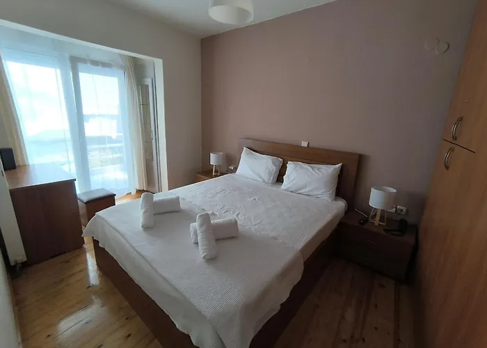 Cozy One With Hydromassage Tub And Terrace Near Center *